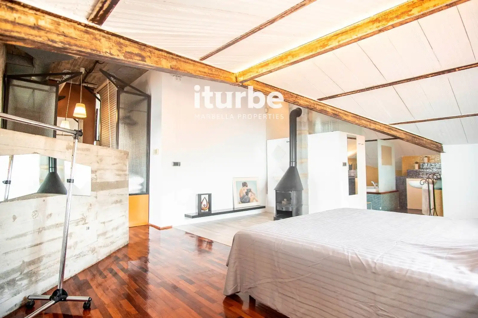 Schlafzimmer von Dachboden zur Miete in Fuengirola mit Klimaanlage, Terrasse und Möbliert