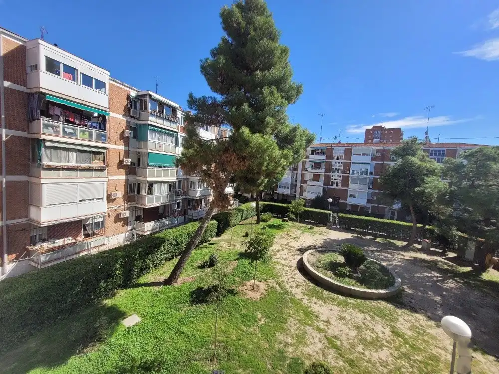 Vista exterior de Piso en venta en Madrid con Calefacción, Jardín privado y Terraza