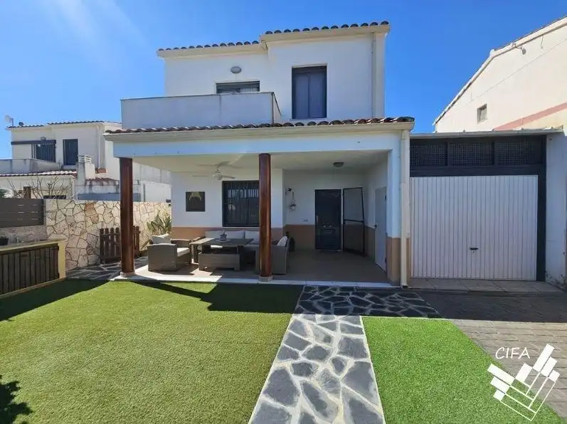 Vista exterior de Casa adosada en venta en Peñíscola / Peníscola con Calefacción, Jardín privado y Trastero