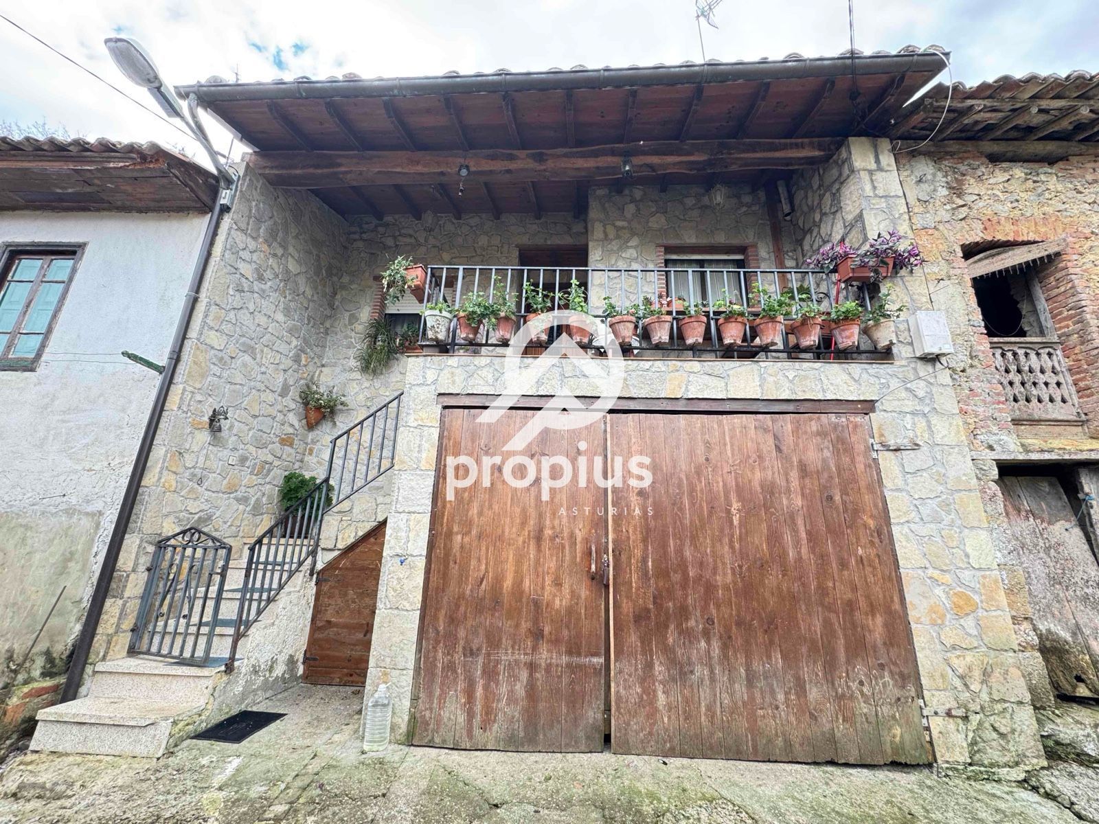 Vista exterior de Casa o xalet en venda en Llanes amb Calefacció, Terrassa i Traster