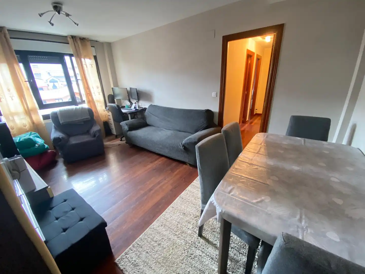 Sala de estar de Piso en venta en Castro-Urdiales con Calefacción, Jardín privado y Parquet