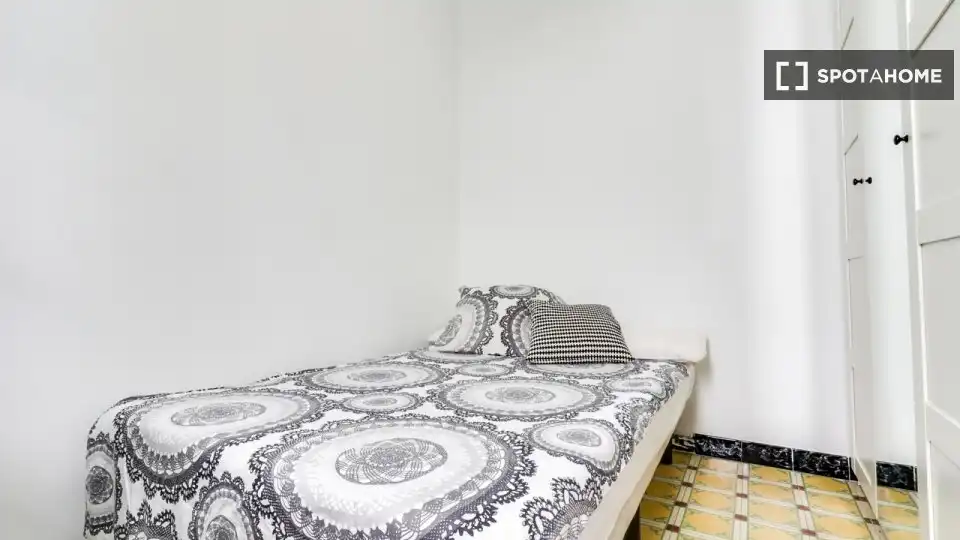 Bedroom of Flat for rent in L'Hospitalet de Llobregat  with Air Conditioner, Heating and Furnished
