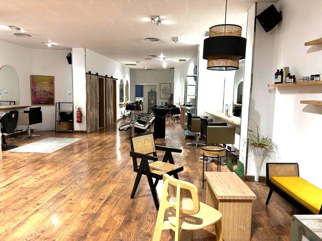 Local comercial en Alquiler en Calle Ambrosio de Salazar en El Carmen