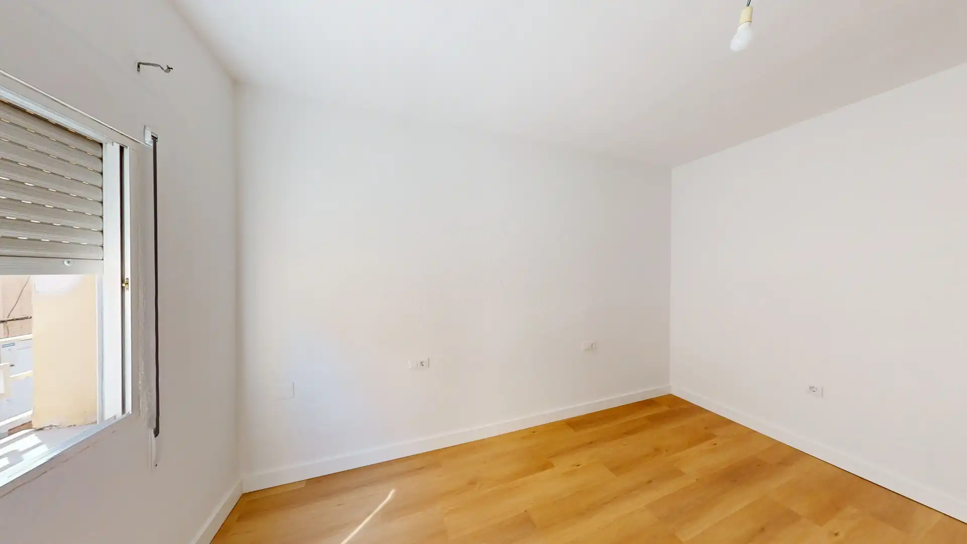 Schlafzimmer von Wohnung zum Verkauf in Almería mit Klimaanlage und Waschmaschine