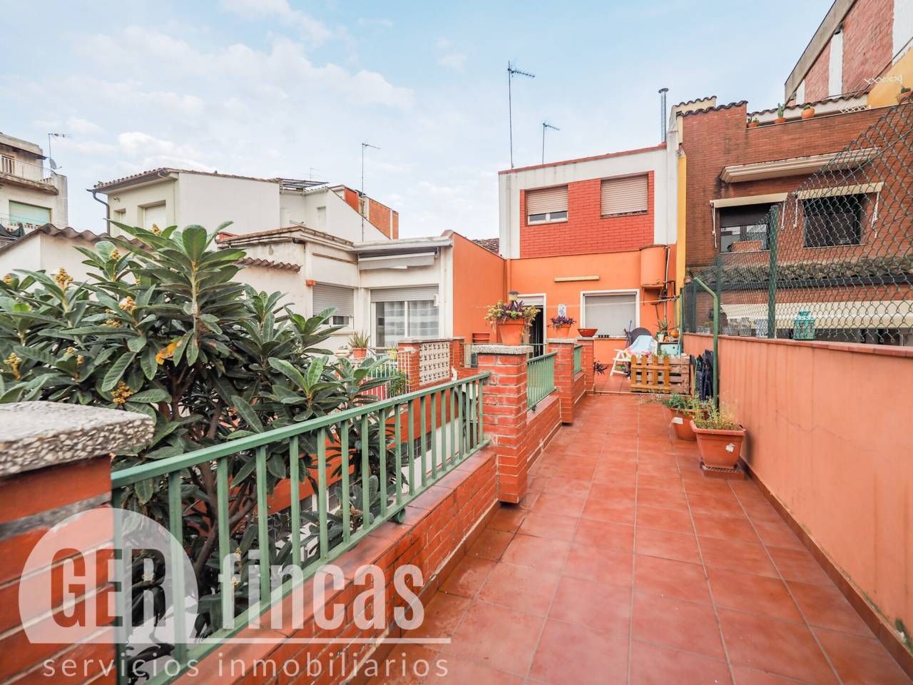 Vista exterior de Casa o chalet en venta en Rubí con Aire acondicionado, Parquet y Terraza