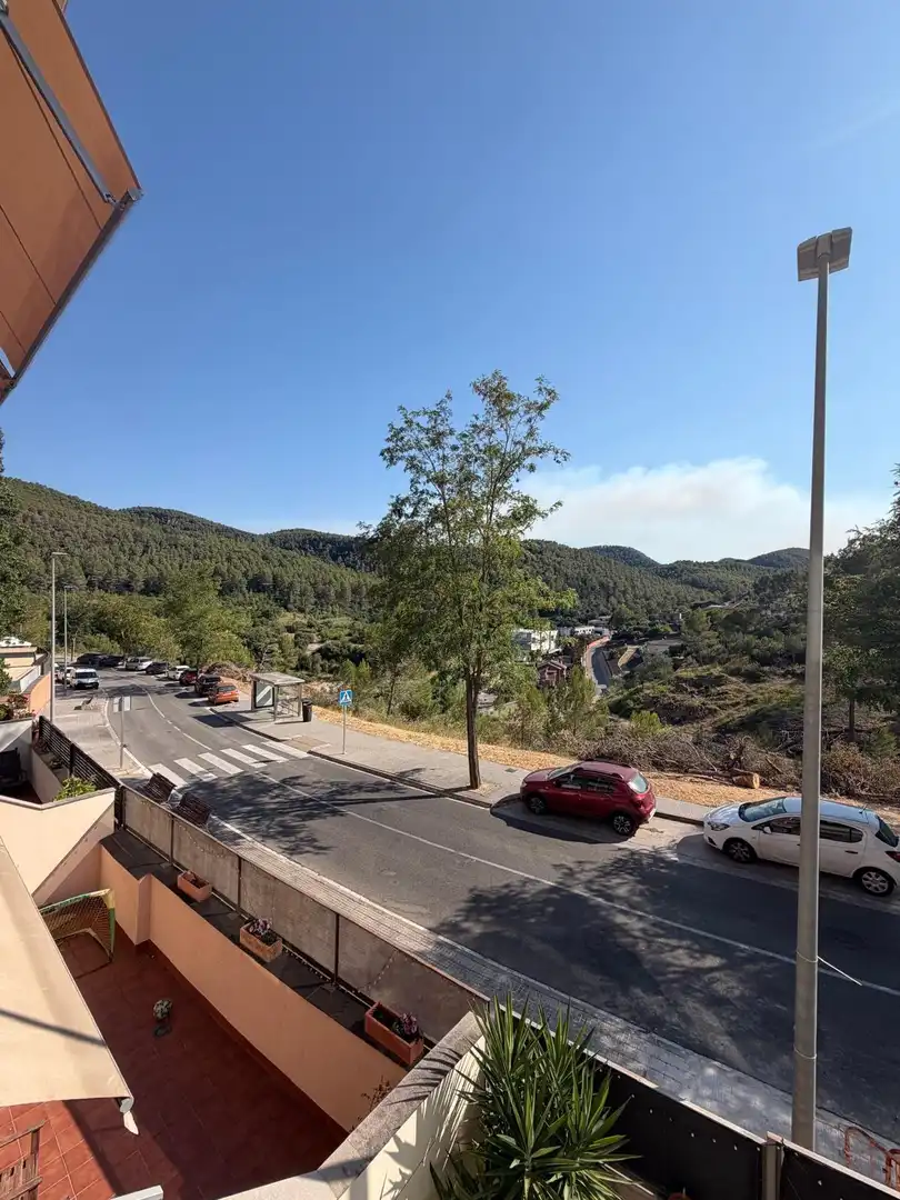 Vista exterior de Pis en venda en Corbera de Llobregat amb Aire condicionat, Calefacció i Jardí privat