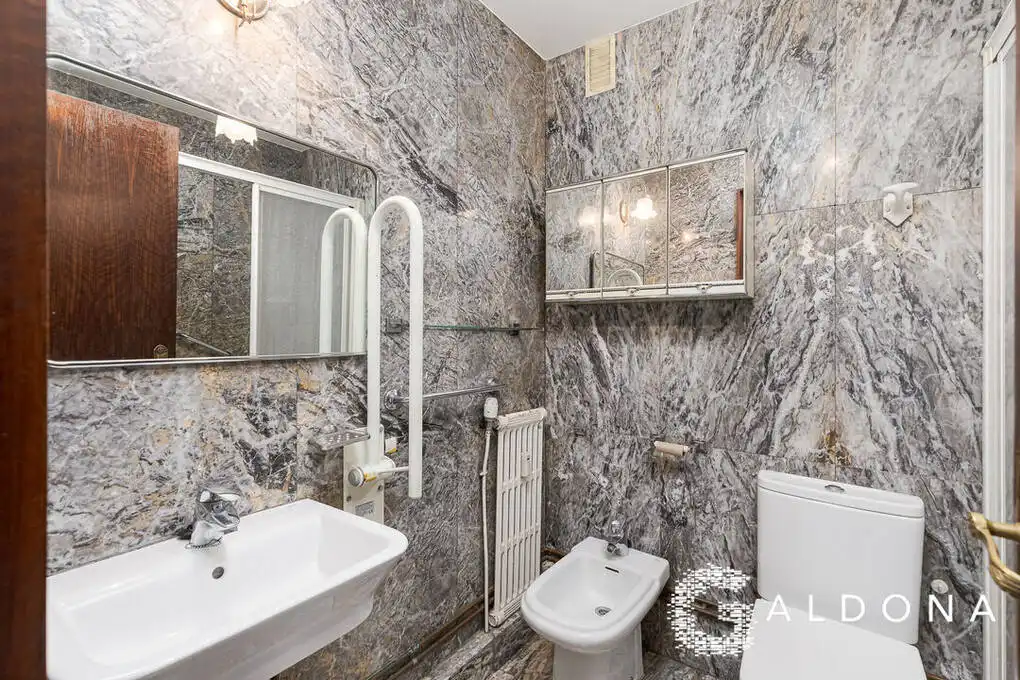 Baño de Piso en venta en Donostia - San Sebastián  con Calefacción, Terraza y Balcón
