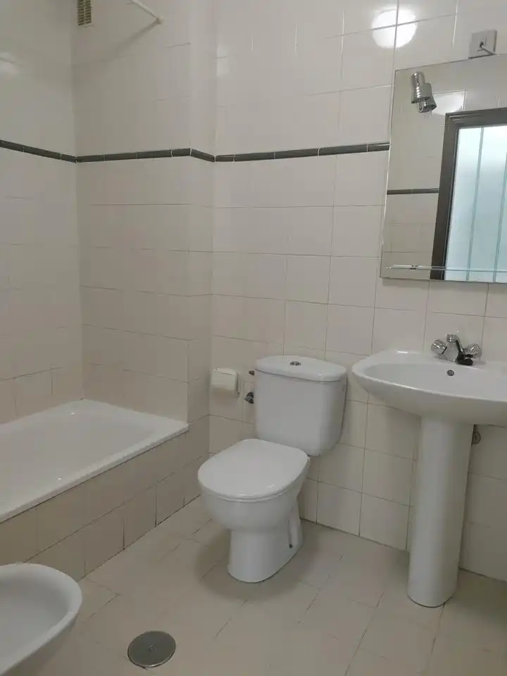 Bathroom of Flat for rent in Santiago de Compostela   with Heating