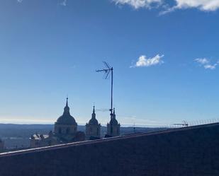 Vista exterior de Pis de lloguer en San Lorenzo de El Escorial amb Calefacció, Terrassa i Rentadora