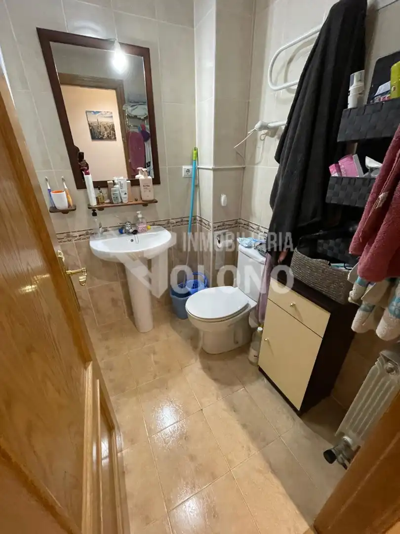 Baño de Apartamento en venta en Leiva con Calefacción, Parquet y Amueblado