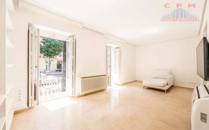 Living room of Flat to rent in  Madrid Capital  with Air Conditioner and Balcony