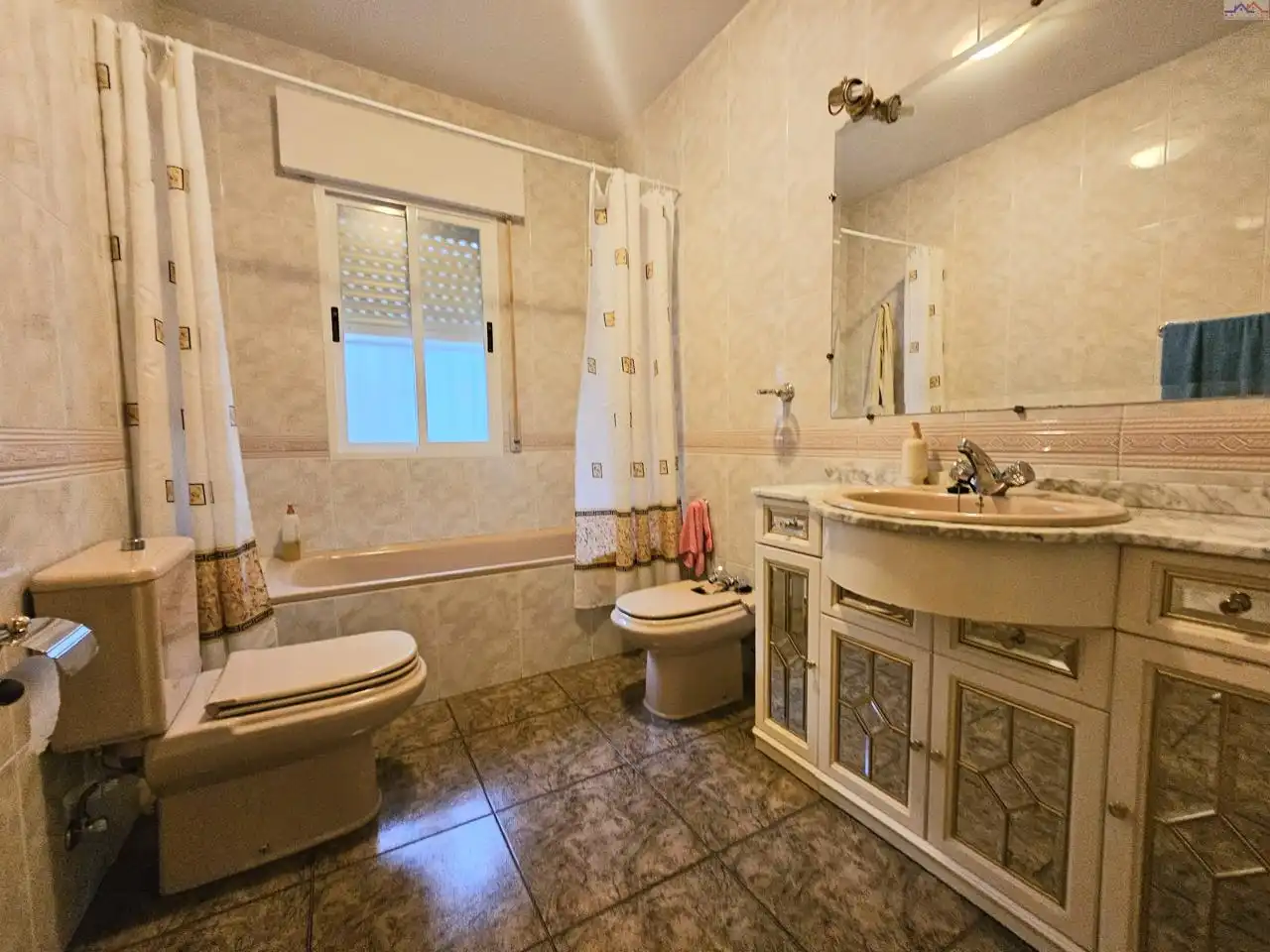 Baño de Casa o chalet en venta en Villa del Prado con Calefacción, Terraza y Trastero