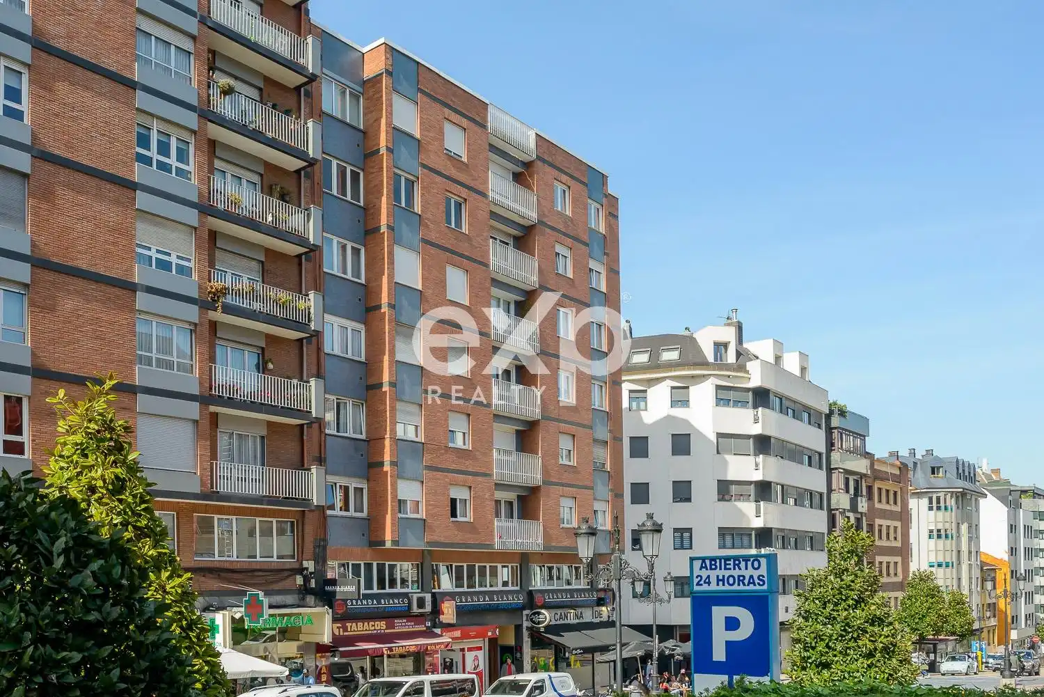 Vista exterior de Pis en venda en Oviedo  amb Calefacció, Parquet i Moblat