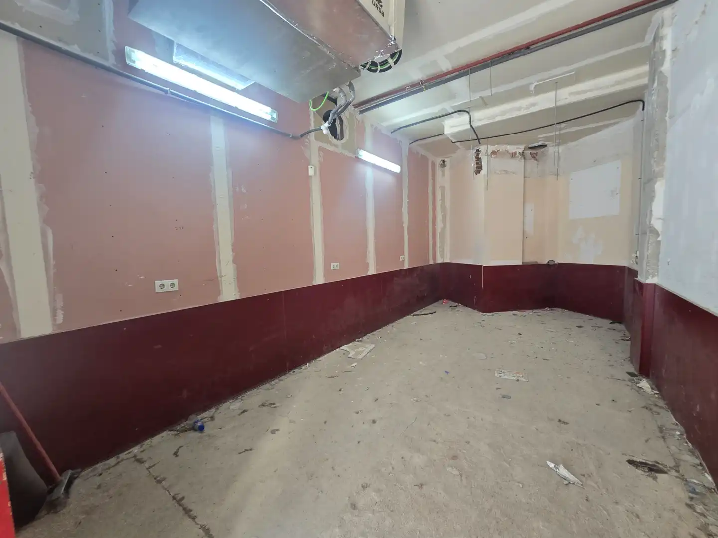 Commercial properties for sale in Alcorcón  with Air Conditioner