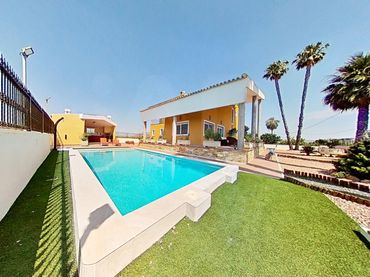 Xalet amb piscina en venda a Desamparados - Hurchillo - Torremendo