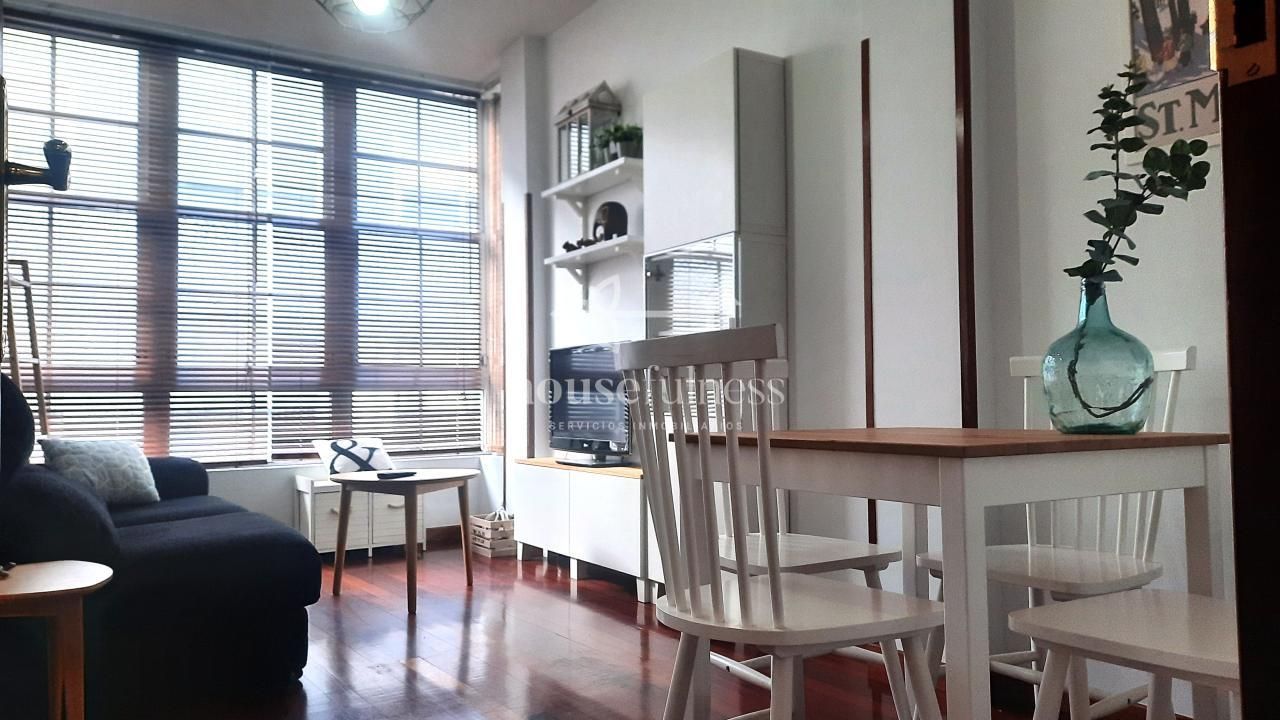 Living room of Flat to rent in Ferrol  with Parquet flooring, Storage room and Furnished