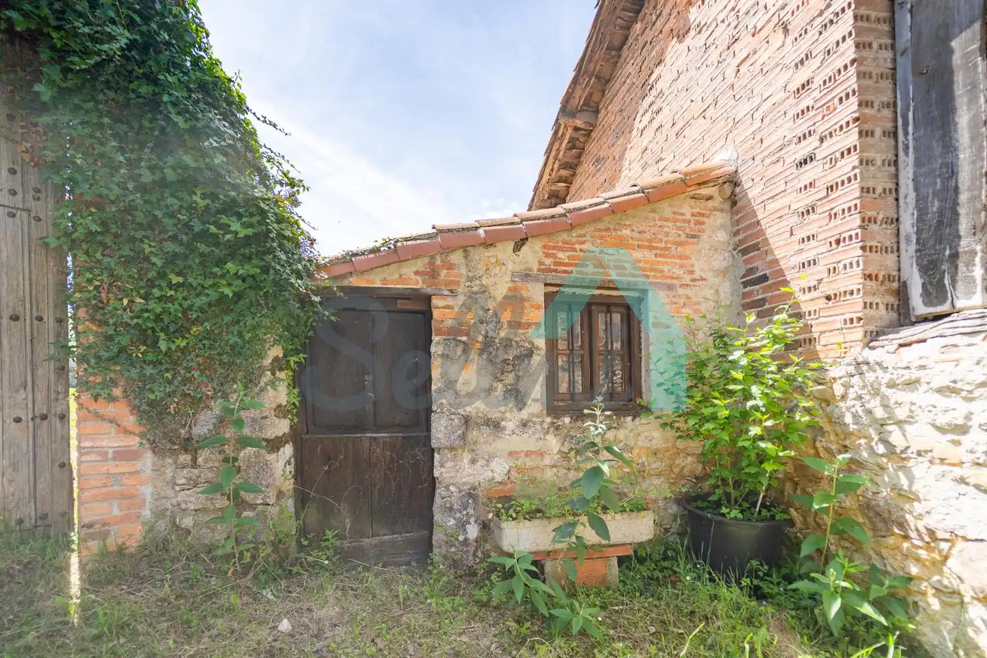 Außenansicht von Einfamilien-Reihenhaus zum Verkauf in Onís mit Heizung, Abstellraum und Balkon