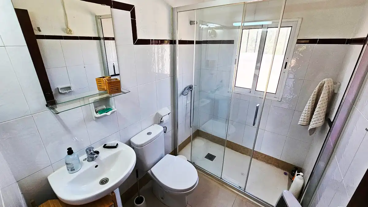 Baño de Casa o chalet en venta en Puerto Moral con Jardín privado, Terraza y Trastero