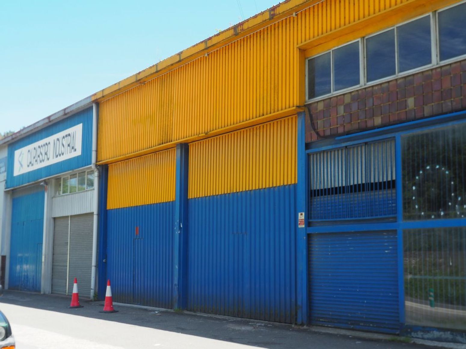 Vista exterior de Nau industrial en venda en Anoeta