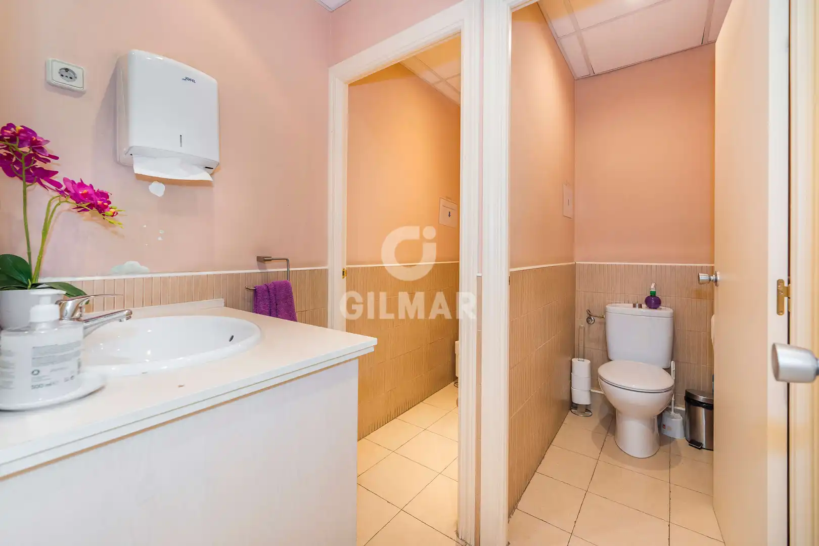 Bathroom of Office for sale in Madrid  with Heating