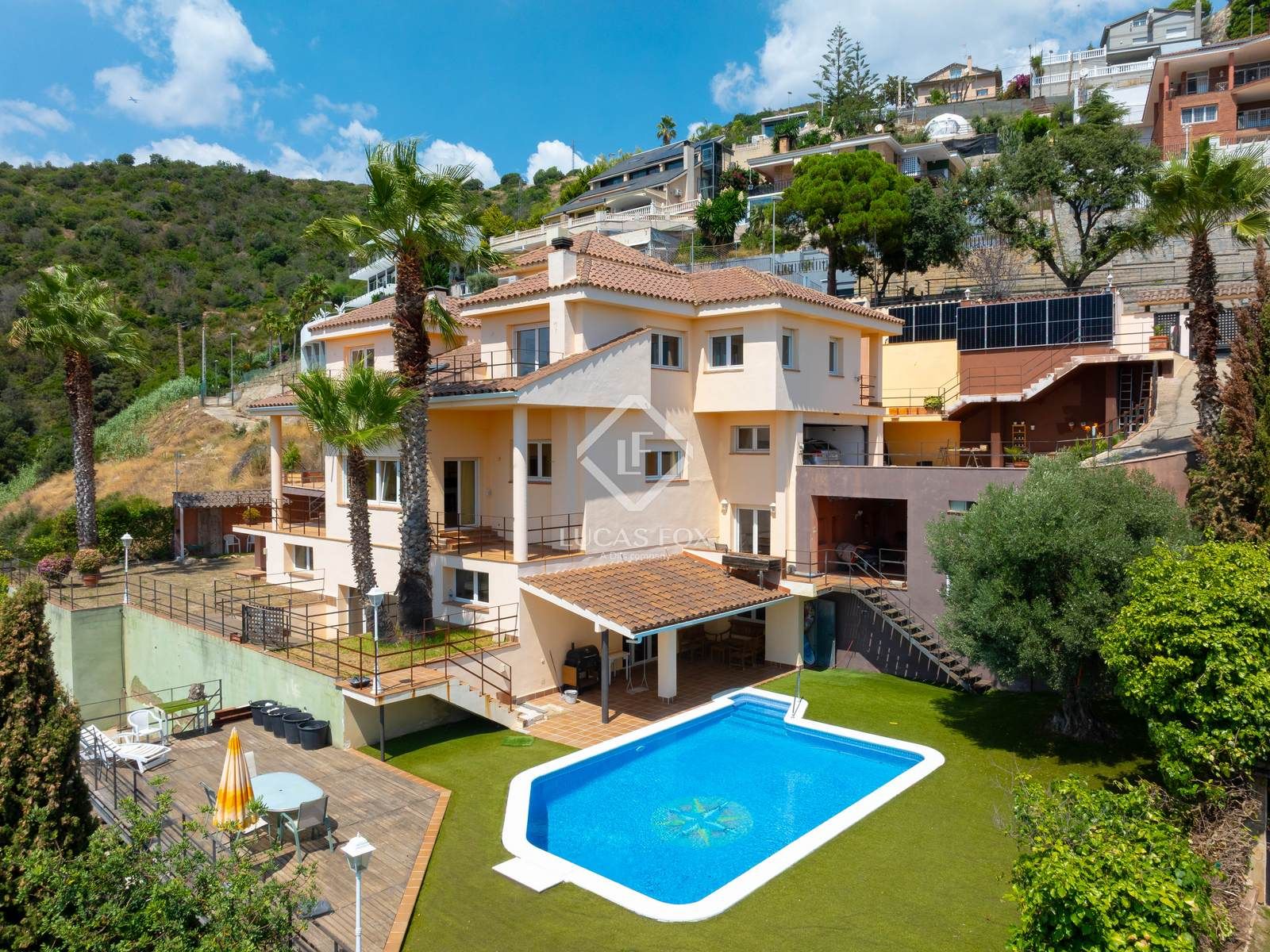 Vista exterior de Casa o xalet en venda en Tiana amb Aire condicionat, Calefacció i Jardí privat