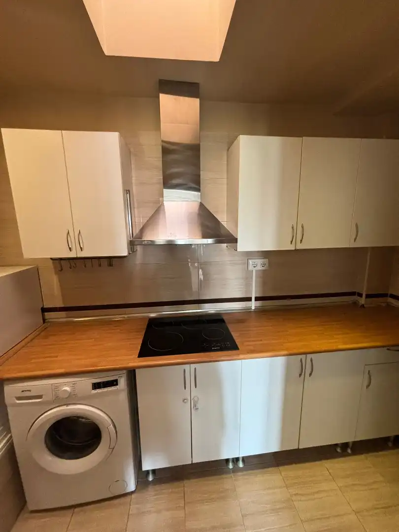 Cuina de Apartament de lloguer en Dos Hermanas amb Aire condicionat, Terrassa i Moblat