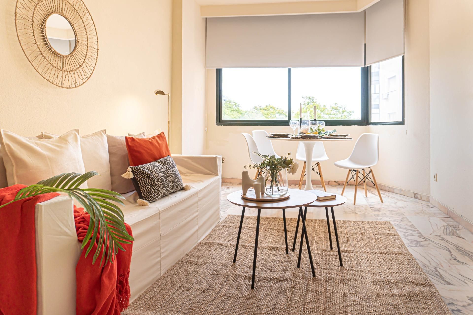 Sala d'estar de Apartament en venda en  Sevilla Capital amb Jardí privat i Piscina comunitària