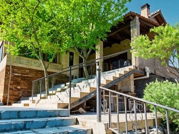 Chalet con balcón en venta en Calle Geranios