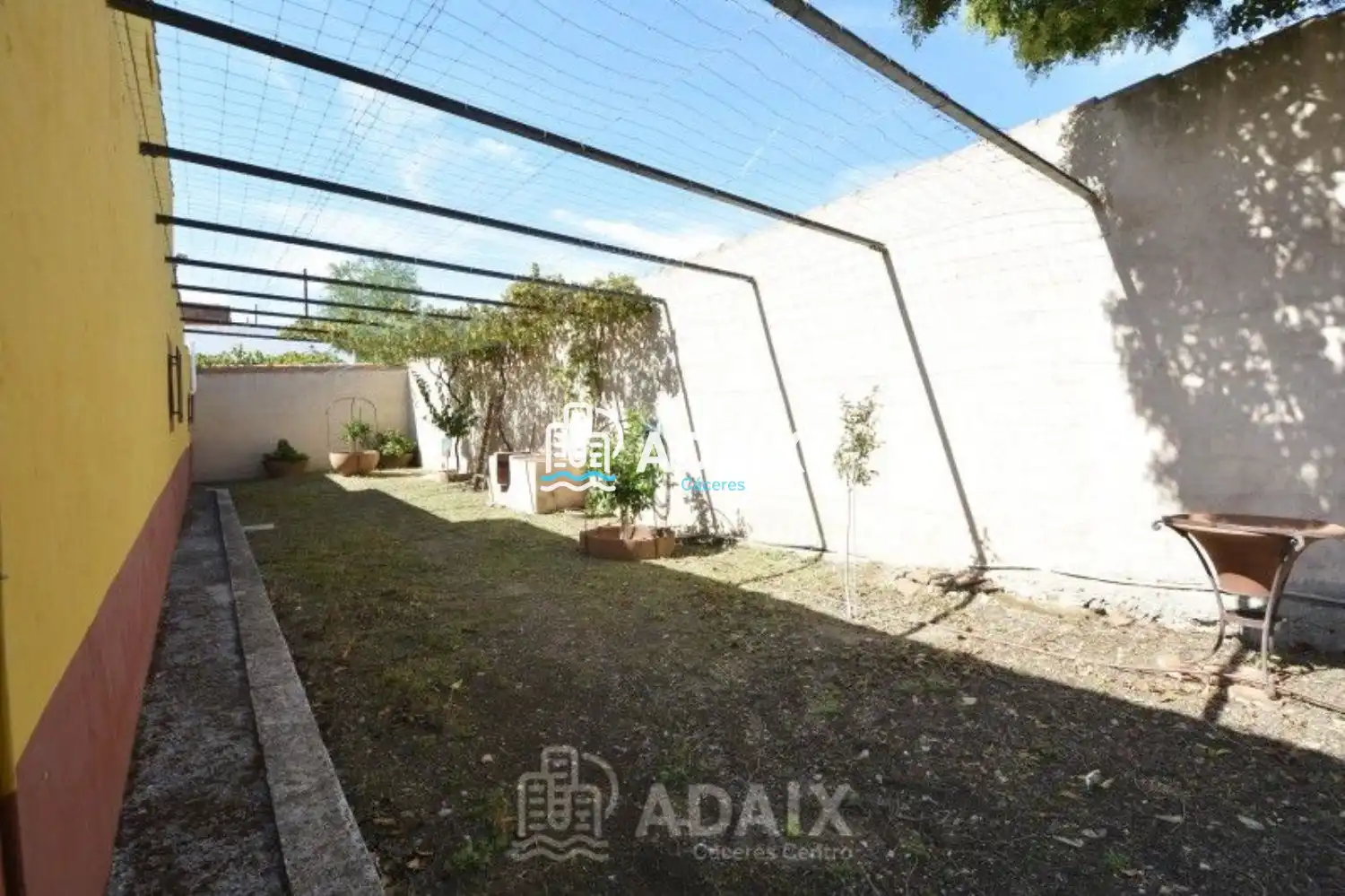 Jardí de Casa o xalet en venda en Cáceres amb Aire condicionat, Terrassa i Traster