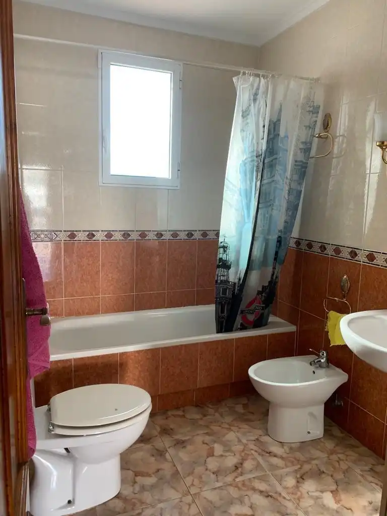 Bany de Casa o xalet en venda en Orihuela amb Aire condicionat, Calefacció i Jardí privat