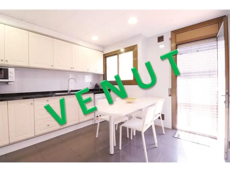 Cocina de Casa adosada en venta en Barberà del Vallès con Aire acondicionado, Calefacción y Terraza