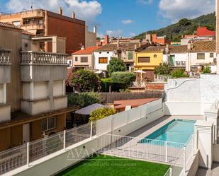 Vista exterior de Pis en venda en Pallejà amb Aire condicionat, Terrassa i Piscina