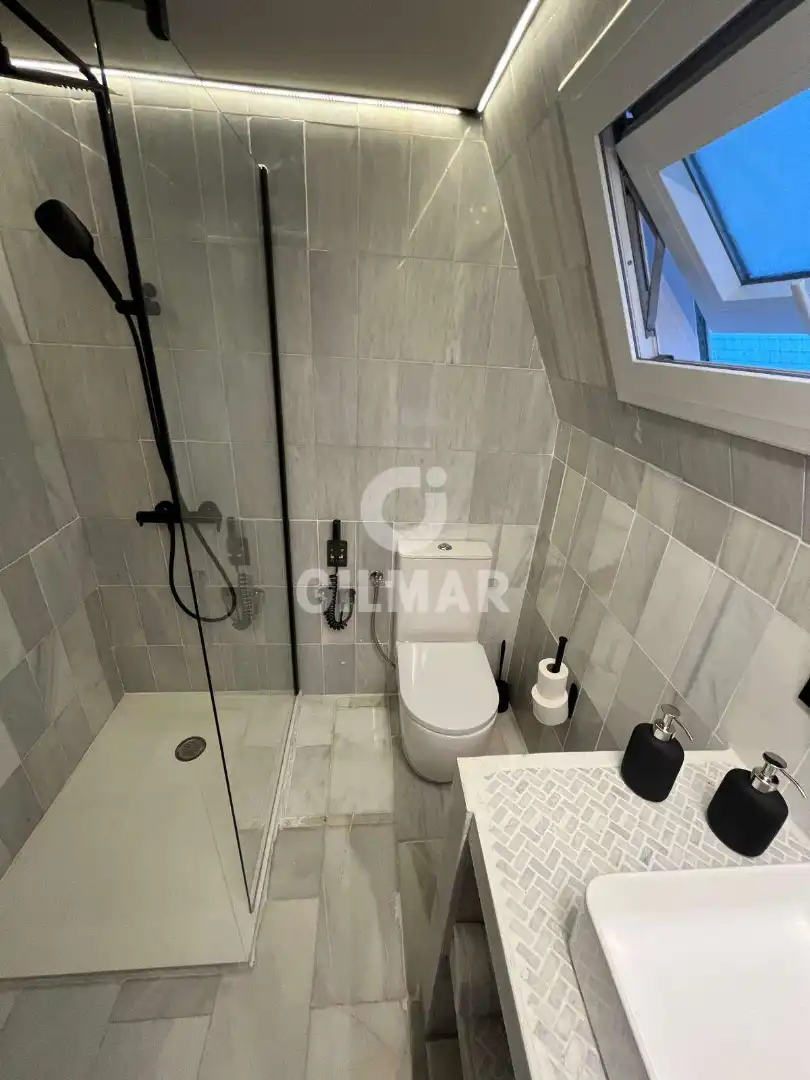 Badezimmer von Wohnung zur Miete in El Puerto de Santa María mit Klimaanlage, Heizung und Terrasse