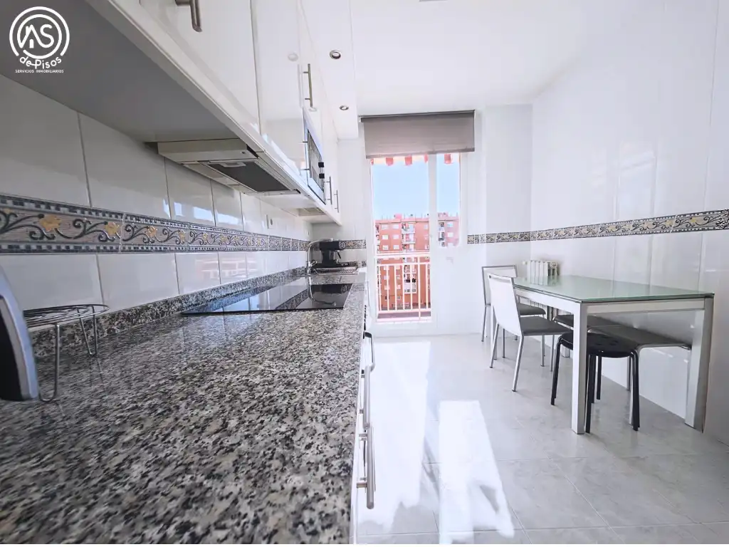 Flat for rent in Calle de la Sierra de Vicor, 21, La Almozara