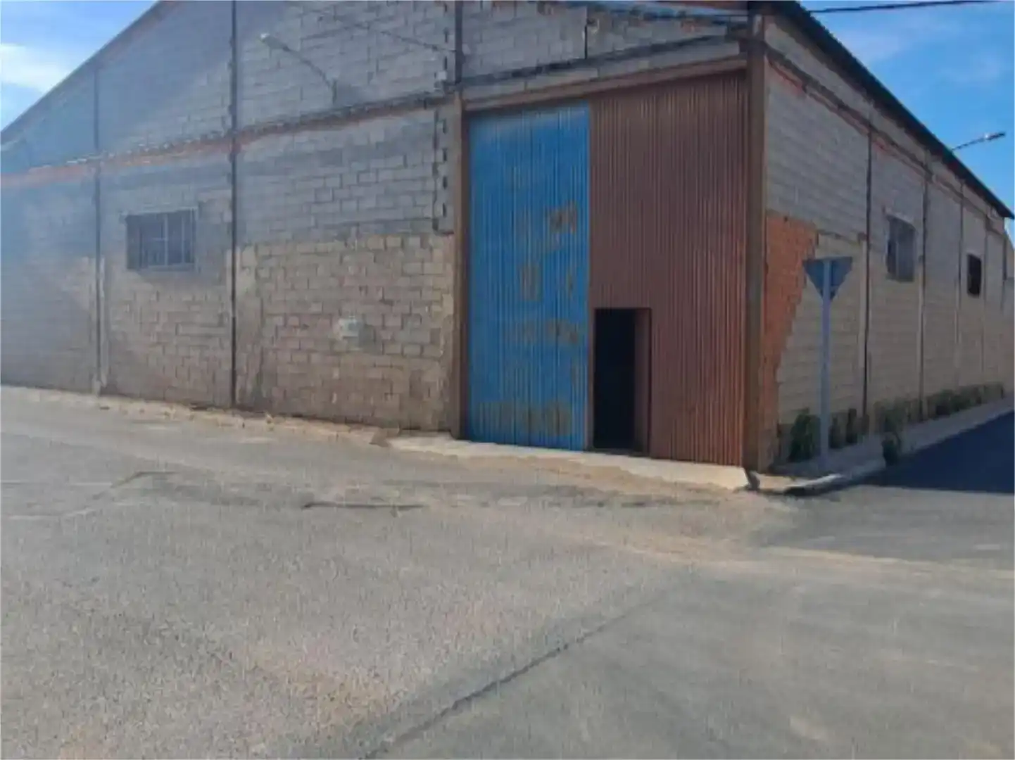 Außenansicht von Fabrikhallen zur Miete in Las Pedroñeras   