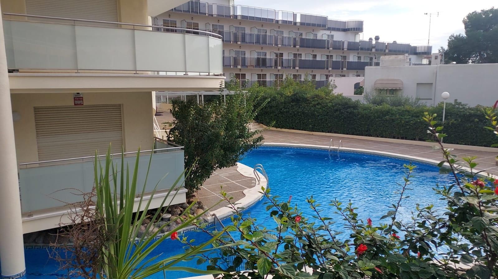 Piscina de Apartament en venda en Salou amb Jardí privat, Terrassa i Moblat