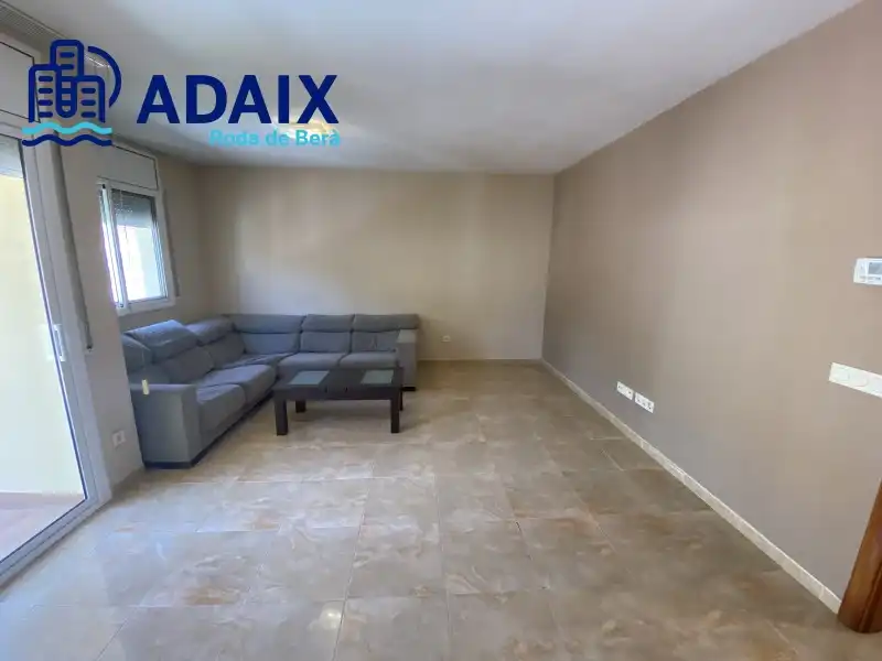 Vista exterior de Piso en venta en Roda de Berà con Calefacción, Terraza y Trastero