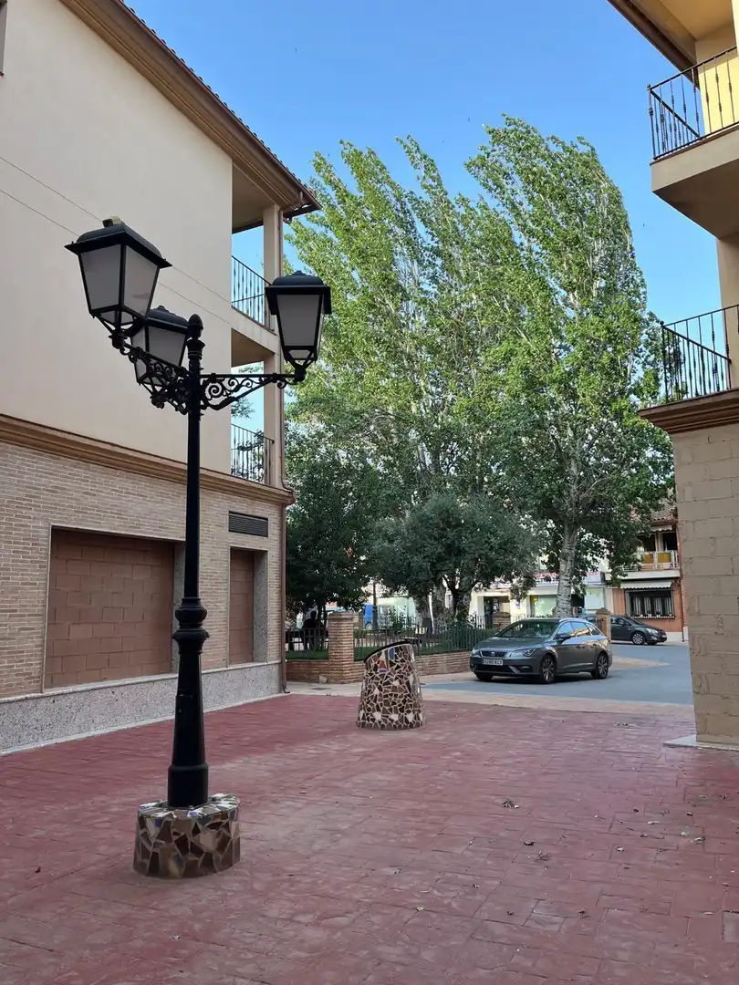 Vista exterior de Piso en venta en La Puebla de Almoradiel con Aire acondicionado, Calefacción y Balcón