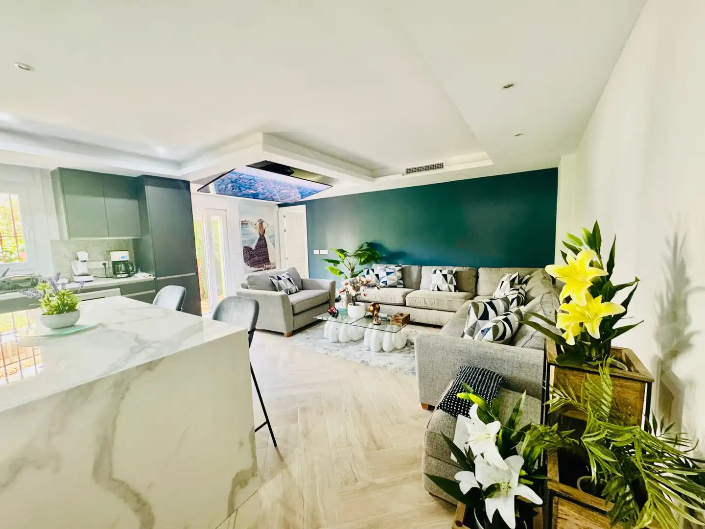 Sala de estar de Planta baja en venta en Fuengirola con Aire acondicionado, Parquet y Terraza