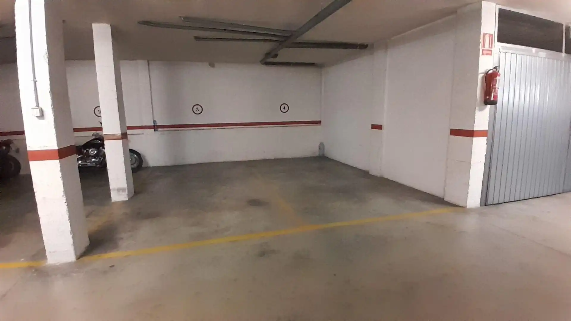 Parkplatz von Einfamilien-Reihenhaus zum Verkauf in Yecla