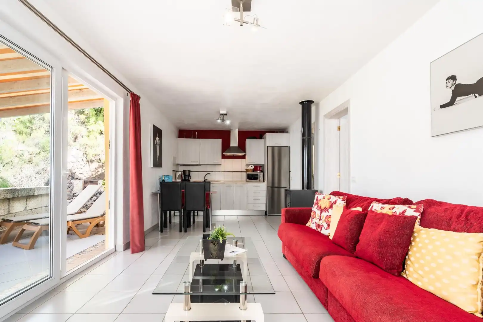 Sala d'estar de Casa o xalet en venda en Guía de Isora amb Calefacció, Jardí privat i Moblat