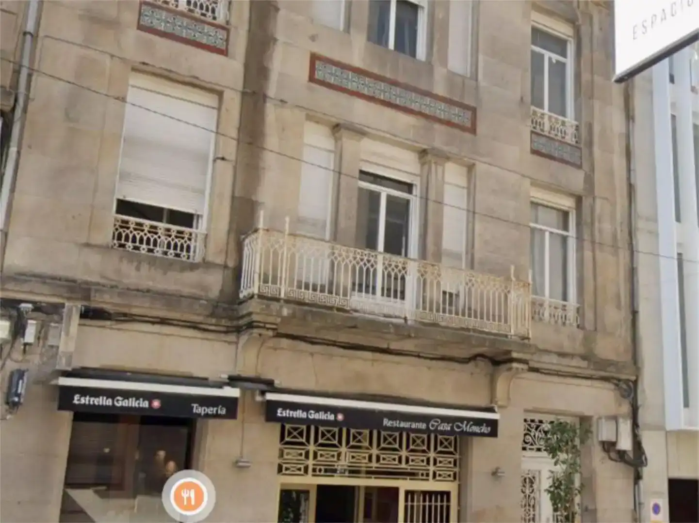Vista exterior de Casa adosada en venta en Vigo  con Parquet y Balcón