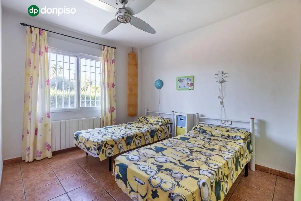 Chalet con piscina en venta en Calle del Arache 5, imagen 20