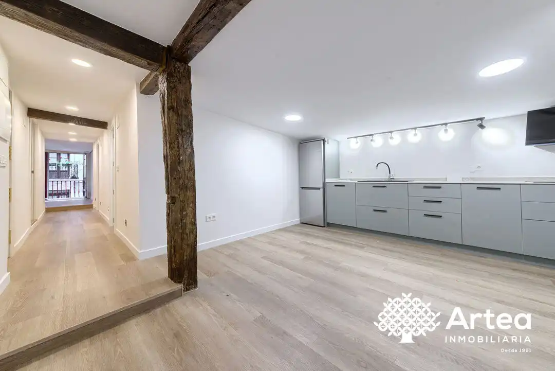Piso en venta en Bilbao  con Balcón y Alarma