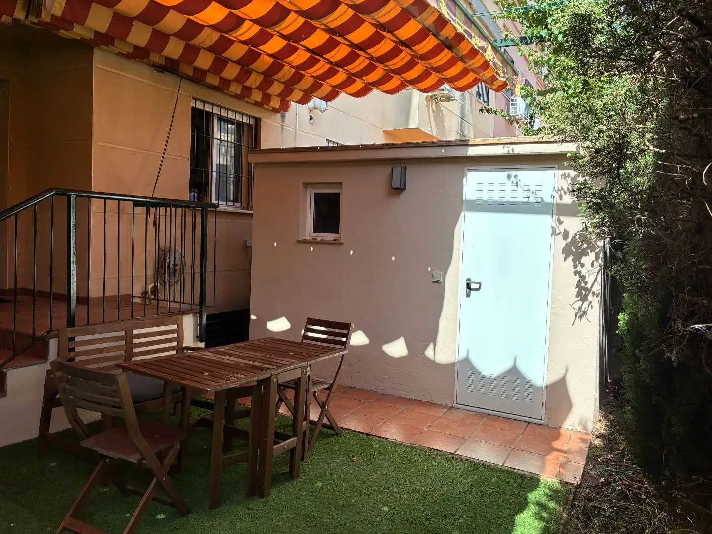 Terrasse von Maisonette zur Miete in Dos Hermanas mit Klimaanlage, Privatgarten und Abstellraum