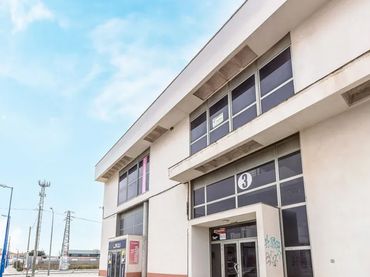 Local comercial en venta en Avenida de los Vinos 3