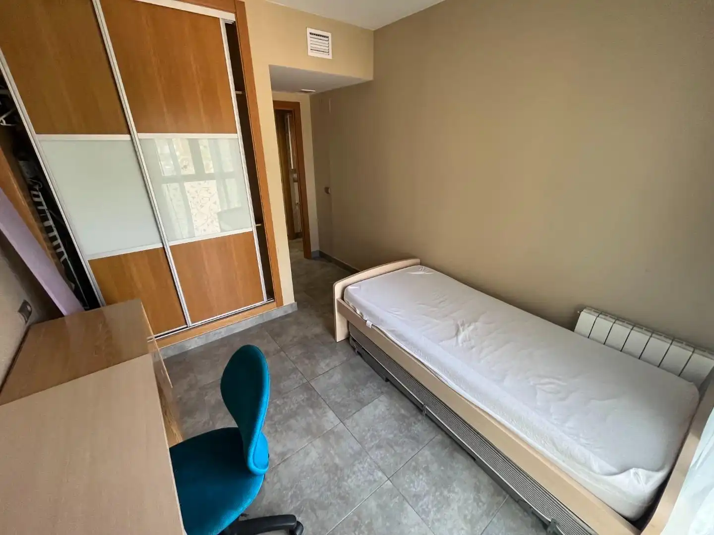 Habitación de Apartamento en venta en Alicante / Alacant con Aire acondicionado, Calefacción y Jardín privado