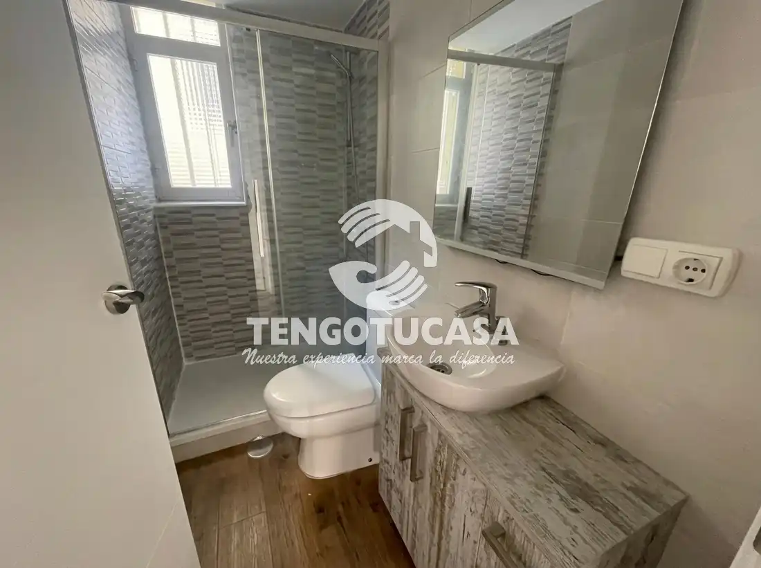 Piso en venta en Calle de María Teresa Sáenz de Heredia, 22, Ventas
