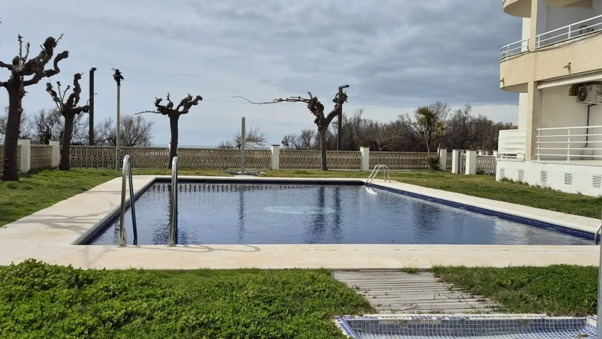 Piscina de Apartamento en venta en Cubelles con Terraza, Trastero y Amueblado