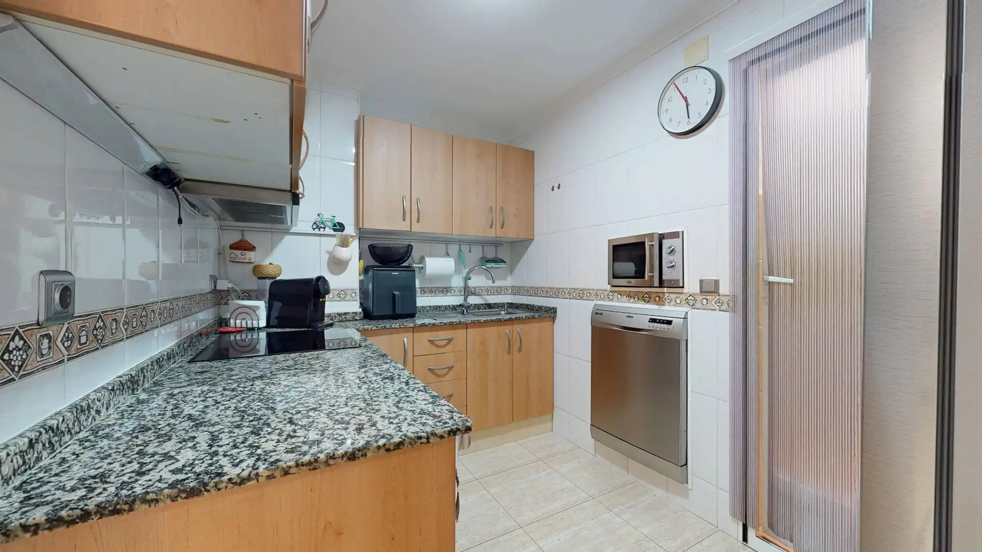 Küche von Wohnung zum Verkauf in Elche / Elx mit Klimaanlage, Terrasse und Abstellraum